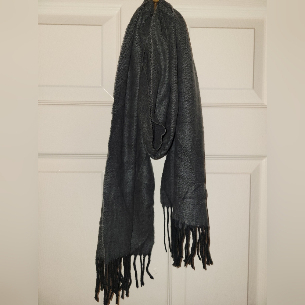 Dockers Scarf with Fringe Gray Blend